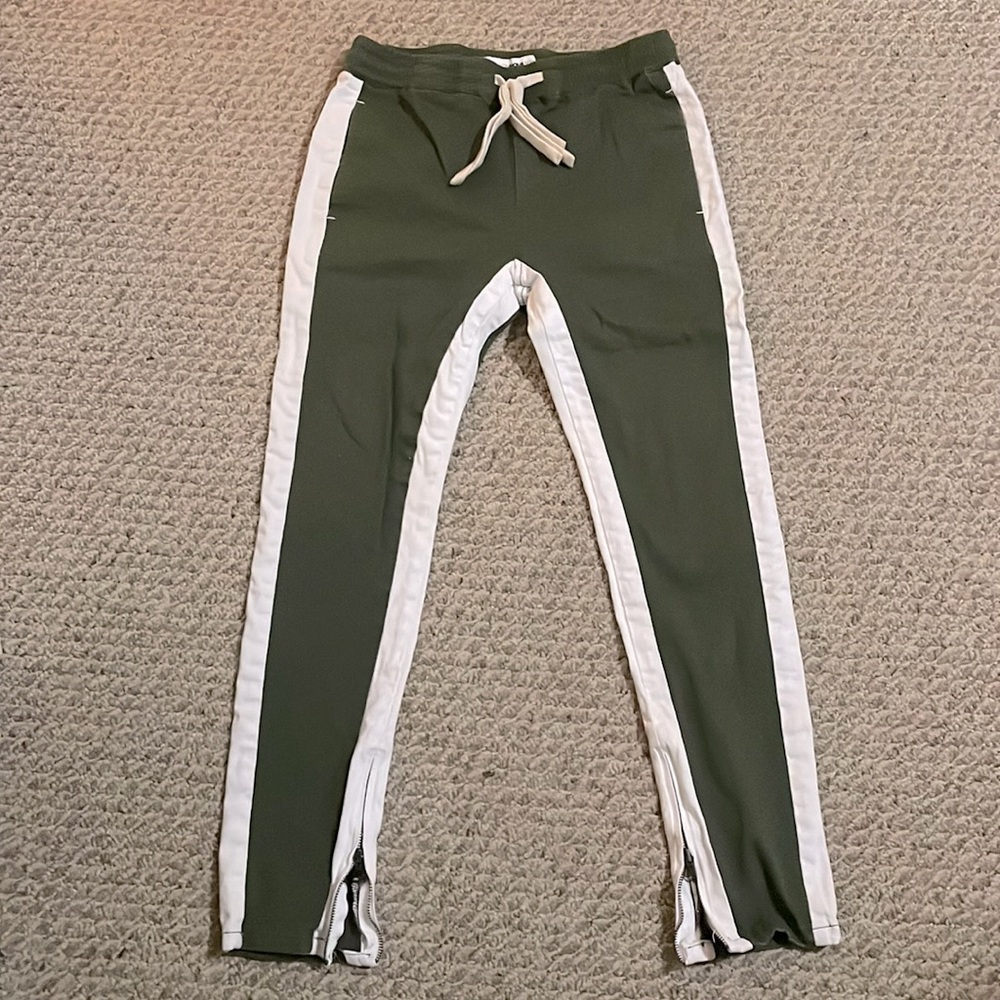 Fashion Nova Men.Width 19  Length 39 size L men fits well size medium